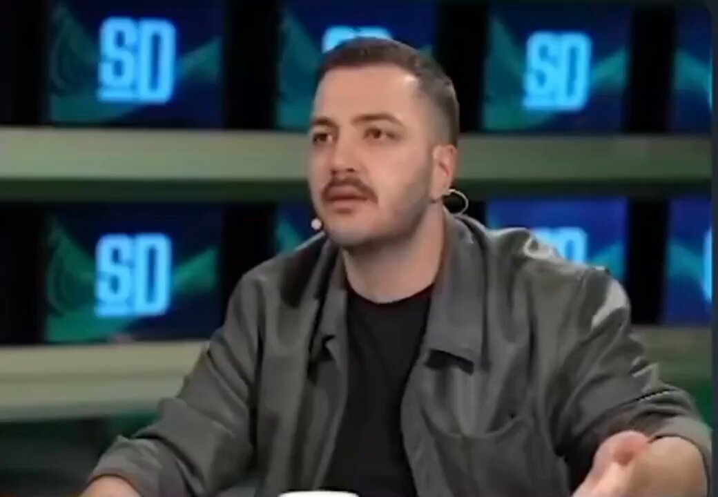 O zaman sen niye bizi niye heyecanlandırdın sadettin başkan ben nkunuyu çakacaktım kulübe heyecan yaratıp sörlothu alıyorsun ya ben nkunkuya bilet bakmaya başladım ya o zaman neden buraya kadar getirdin bizi