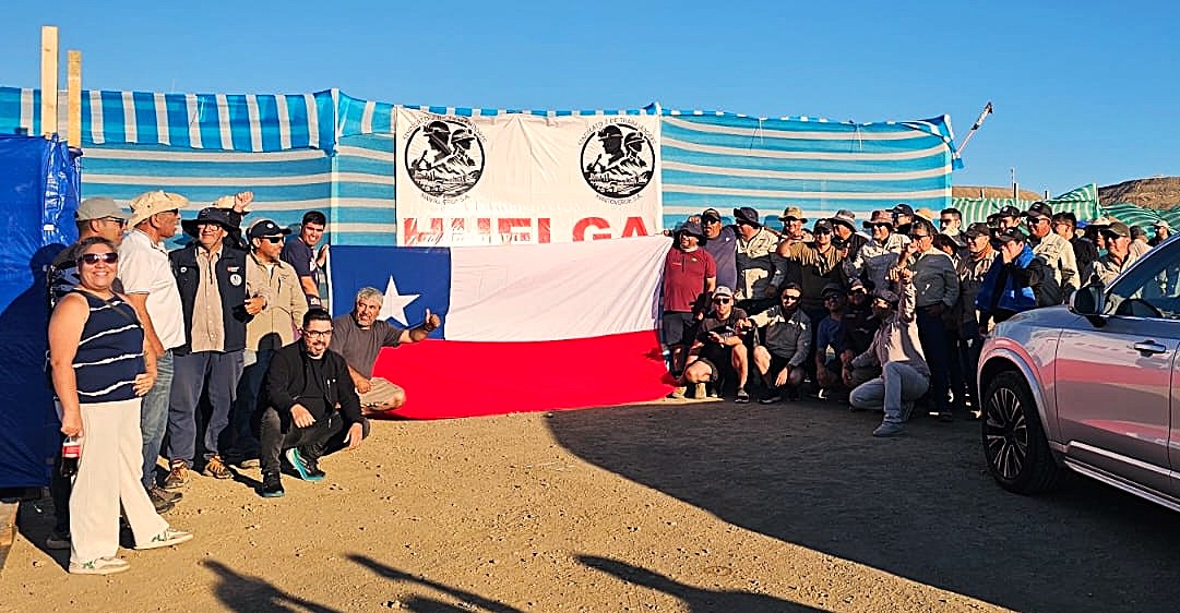 CTMIN_Chile's tweet image. Huelga legal en Minera Manto Verde.

Las y los trabajadores avanzan unidos en defensa de sus derechos. Desde CTMIN informamos y respaldamos este proceso, atentos a apoyar una salida justa y favorable.

ctmin.cl/huelga-en-mine…