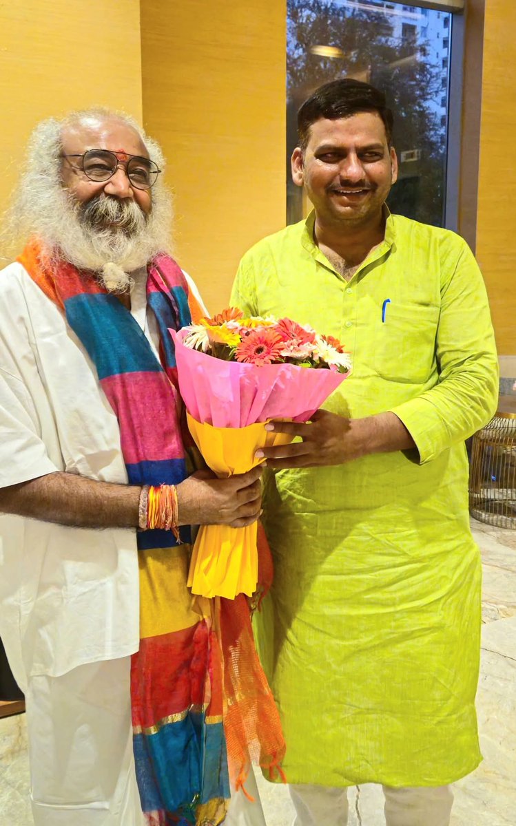 PunitRai88's tweet photo. "धर्मो रक्षति रक्षितः" 🚩
श्री कल्कि पीठाधीश्वर, प्रखर वक्ता और सनातन संस्कृति के ध्वजवाहक आचार्य प्रमोद कृष्णम जी को अवतरण दिवस की मंगलमयी शुभकामनाएँ। 
आपका निर्भीक व्यक्तित्व और राष्ट्रहित के प्रति  प्रतिबद्धता करोड़ों युवाओं के लिए प्रेरणा है
@AcharyaPramodk https://t.co/n0qlkI6b96