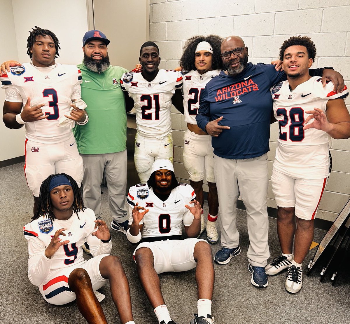 CoachMoevao_3's tweet image. What a joy to have worked with this man @RealCoachCarter &amp;amp; this group of young men. So many things to celebrate &amp;amp; be thankful for this past season. Every day, every week, all the doubters…they’d block out the noise and REDLINE📈. 
The Foundation has been laid,
 the STANDARD has…