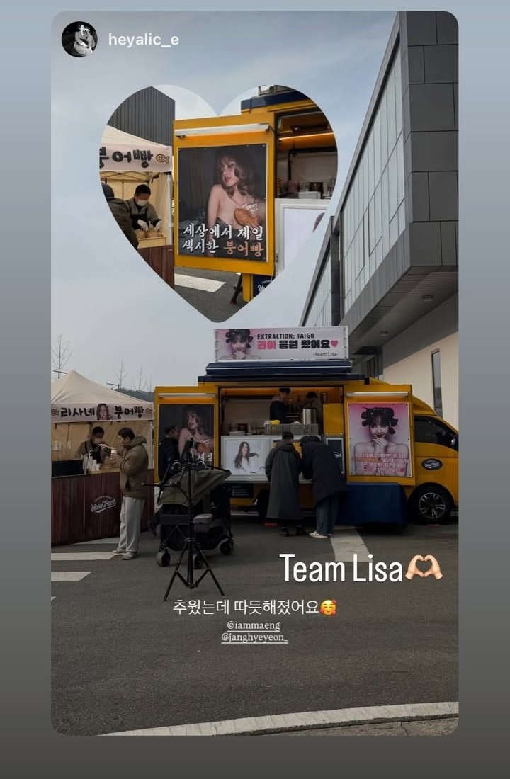 babylalisalloud's tweet image. ยัยแมงกับทีมส่งฟู๊ดทรัคส์ไปซัพพอร์ทบอสสาวลิซ่าที่กองถ่าย tygo ด้วย น่ารักมากกเลย😍😍

Team Lisa 🫶🏻

#LISA @wearelloud
#LISAxTYGO