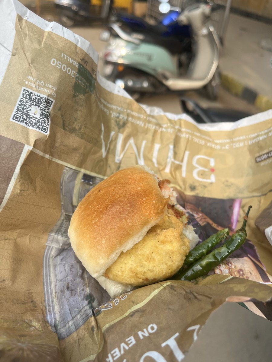 ItsResham's tweet image. Sunday long run day and coffee ✅
Was meant to do 15km easy but on less sleep managed only 13km :(
And then boojee &amp;amp; vada pav, best way to begin the Sunday 
@shahtanay97