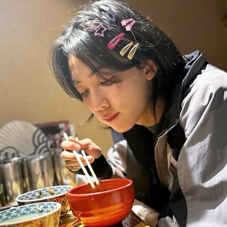 lvxhui's tweet image. @khvxae i luv hironos tbh gets,, ikaw yung nag hit twt about namatay si ano sa spirited away 😭