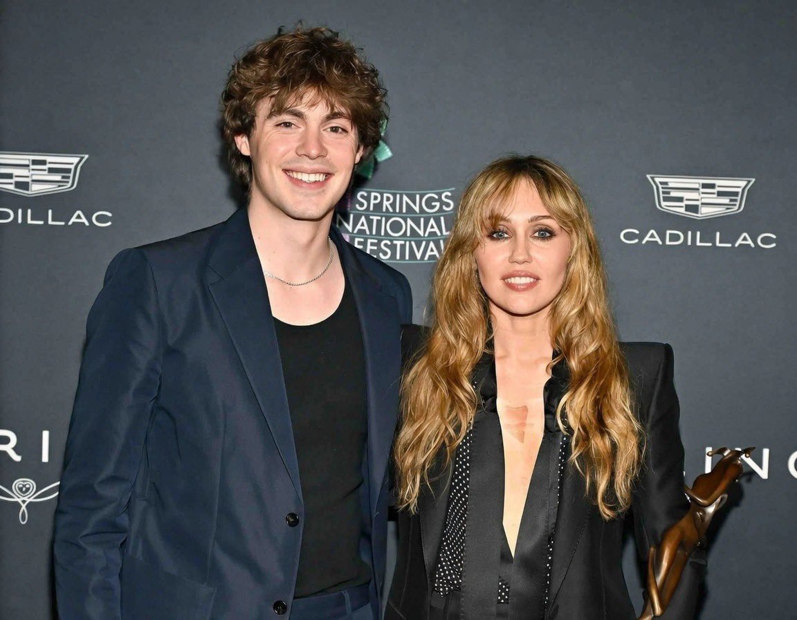 Miley Updates tweet media