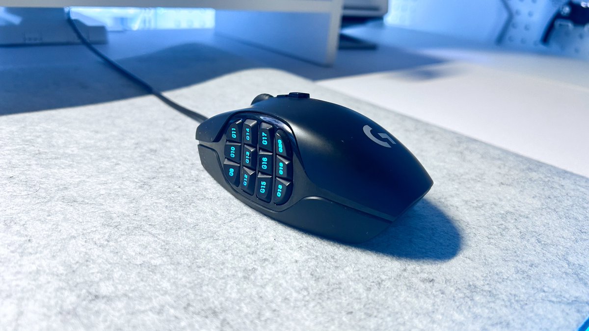 mashu0610's tweet image. 個人的にFF14をプレイする際は
「MH-Delta」×「G600t」の組み合わせでプレイしています🐻‍❄️
G600tは言わずもがなGシフトを組み合わせて大量に割り当て可能で、
MH-Deltaは、個人的にアナログスティックがある白左手デバイスということで惹かれて購入したのですが、非常に使い勝手が良くてオススメです。