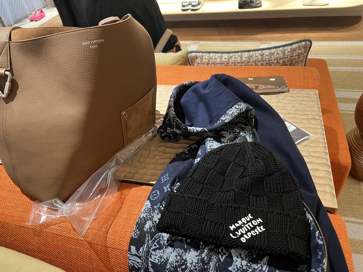 มาลองหมวก LV ตามโฟ้ดโฟ้ด โอเคเราใส่ละพอไปได้อยู่ #LouisVuitton #Fourthnattawat