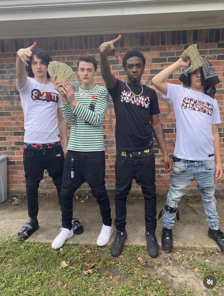 seleena6166's tweet image. 😂😂😂shit look to real check my dawg Mike out