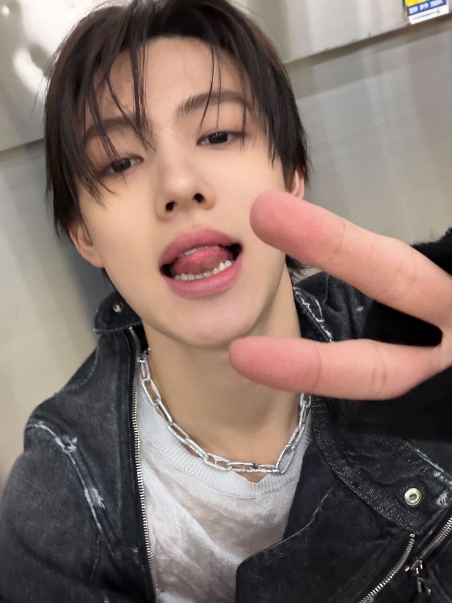 ESHFEED's tweet image. 260104 #seonghyeon #성현 weverse post update 🤍

“gayo daejejeon🎊🎉”

#CORTIS #코르티스