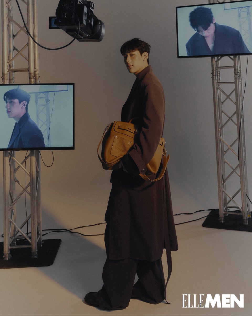 ElleMenThailand's tweet image. แอ็กเซสซอรีซิกเนเจอร์อย่าง LV Diamond, Speedy Bandoulière 25 และ STEAMER 30 เติมจังหวะลุคให้สมบูรณ์ ติดตามบทสัมภาษณ์เอ็กซ์คลูซีฟและคลิป Start Fresh ใน #ELLEMENTalk

#ELLEMENAndBamBam #BamBam