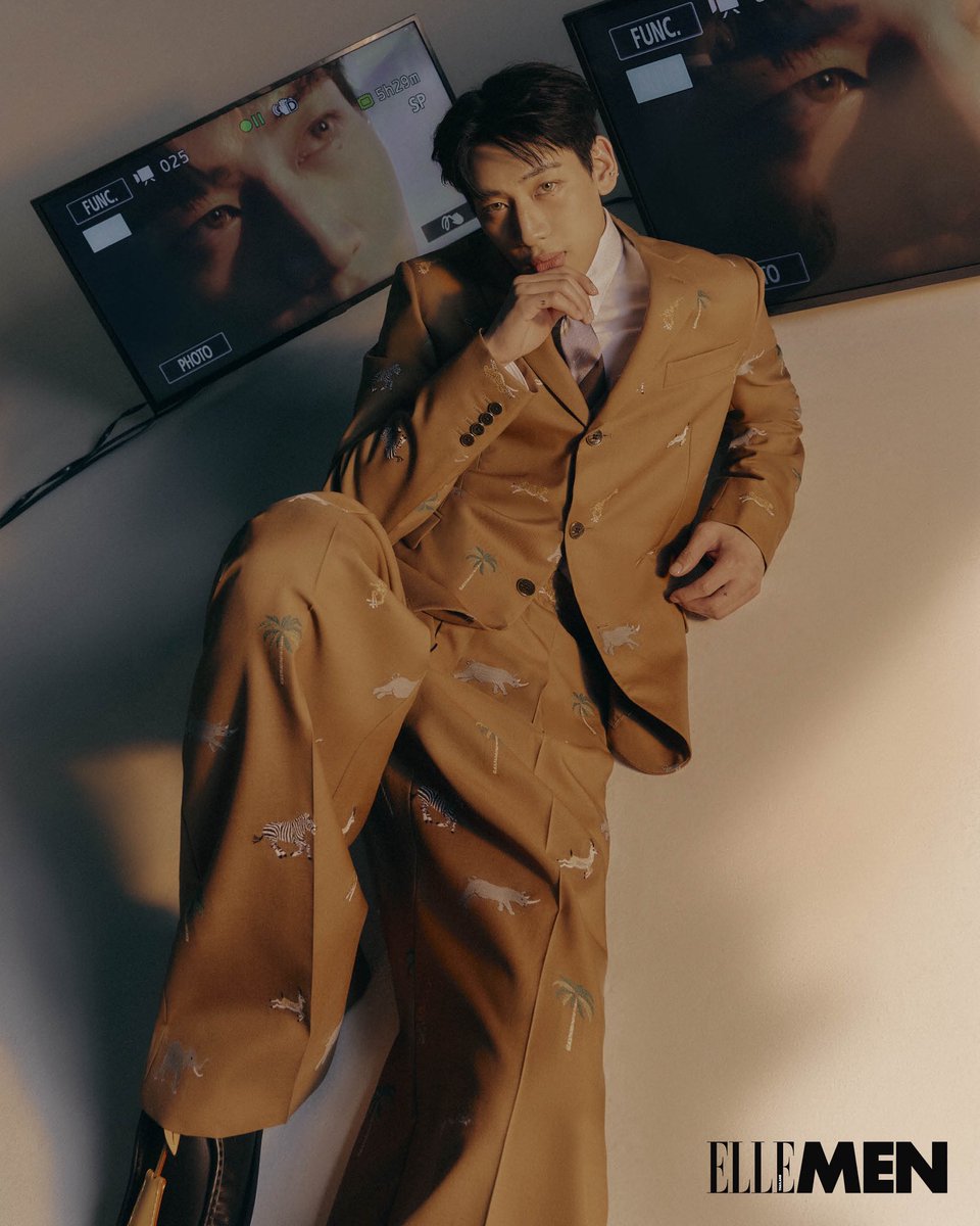 ElleMenThailand's tweet image. #ELLEMENJanuary ปิดท้ายแฟชั่นเซตของ แบมแบม–กันต์พิมุกต์ ฟรอนต์แมนคนล่าสุดของ ELLE MEN กับโททัลลุคจาก Louis Vuitton Spring–Summer 2026 ผลงานของ Pharrell Williams ที่สะท้อนพลังงานร่วมสมัยผ่านเลเยอร์ ซิลูเอต และงานคราฟต์อันเฉียบคม

#ELLEMENAndBamBam #LouisVuitton