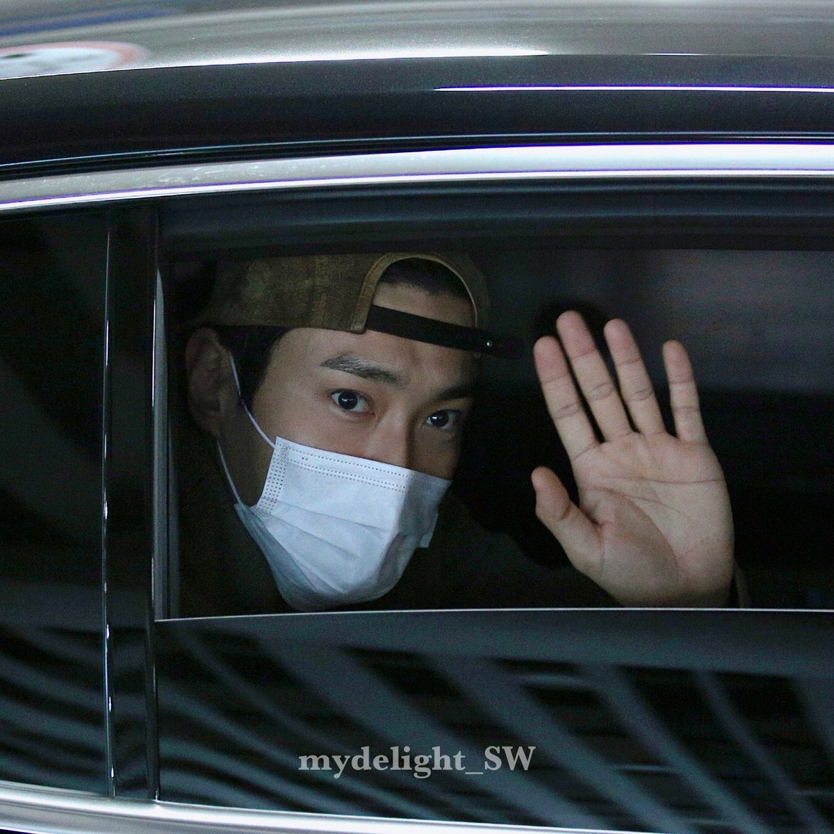 MyDelight_SW's tweet image. 260104 인천공항

새해 인사하는 오빠 ⸜(&amp;gt;ᰔ&amp;lt;)⸝
오빠도 새해 복 많이 받아요💙 

#시원 #최시원 #SIWON #崔始源 #シウォン 
#슈퍼주니어 #SUPERJUNIOR @siwonchoi