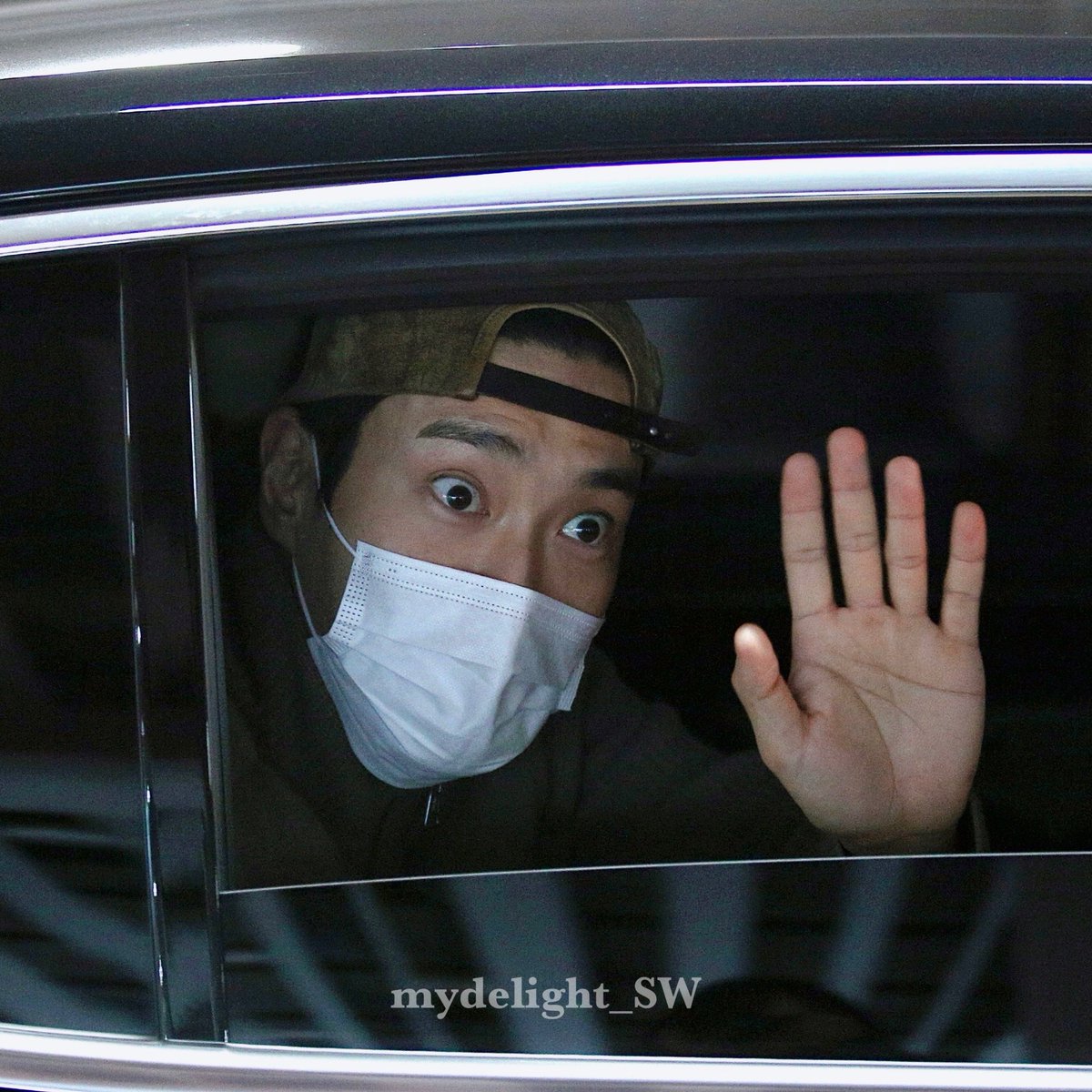 MyDelight_SW's tweet image. 260104 인천공항

새해 인사하는 오빠 ⸜(&amp;gt;ᰔ&amp;lt;)⸝
오빠도 새해 복 많이 받아요💙 

#시원 #최시원 #SIWON #崔始源 #シウォン 
#슈퍼주니어 #SUPERJUNIOR @siwonchoi