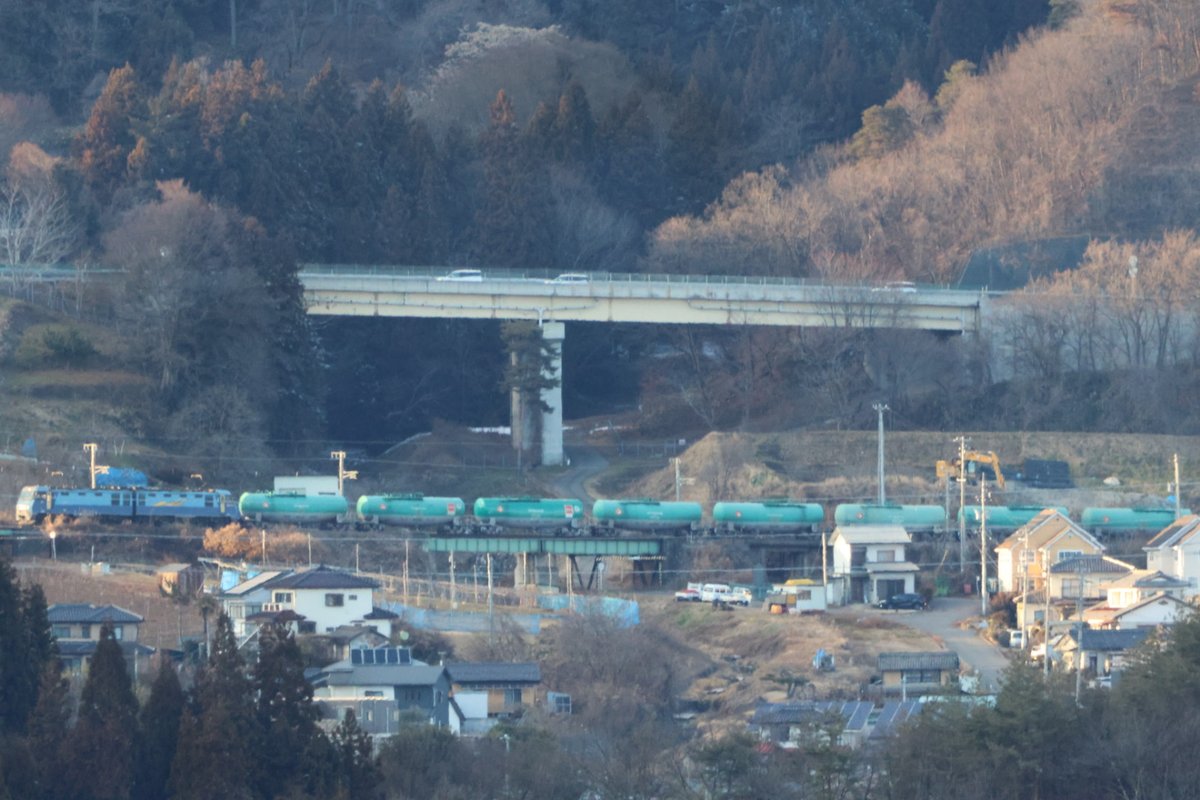 genki80001919's tweet photo. 📷️ (1月3日)
篠ノ井線
EH200-5+空タキ16
1000-1000号機が。
#篠ノ井線
#EH200
#EH2005
#タキ活写真
#タキ活写真26 (05)
※タキ活写真
1️⃣200㎜ 2️⃣495㎜ 3️⃣800㎜
4️⃣100㎜
撮影機材
R7+RF100-400mm+エクステンダー2×
#Canon
#EOSR7
#CanonEOSR7
#RF100400
#RF2X
#RF200800
撮影日・令和8年1月3日