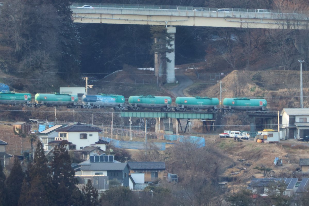 genki80001919's tweet photo. 📷️ (1月3日)
篠ノ井線
EH200-5+空タキ16
1000-1000号機が。
#篠ノ井線
#EH200
#EH2005
#タキ活写真
#タキ活写真26 (05)
※タキ活写真
1️⃣200㎜ 2️⃣495㎜ 3️⃣800㎜
4️⃣100㎜
撮影機材
R7+RF100-400mm+エクステンダー2×
#Canon
#EOSR7
#CanonEOSR7
#RF100400
#RF2X
#RF200800
撮影日・令和8年1月3日