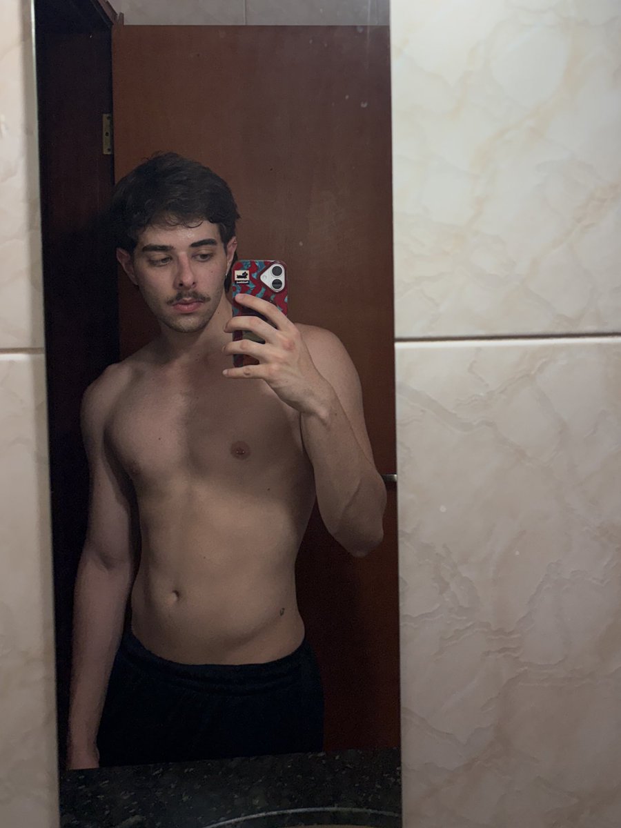 rafalucasana's tweet image. Gordinha mas tá bom