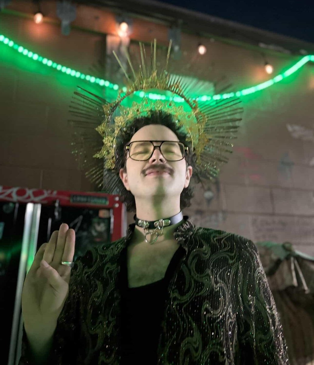 TheNeighborsKid's tweet image. Holier Than Thou? Maybe.