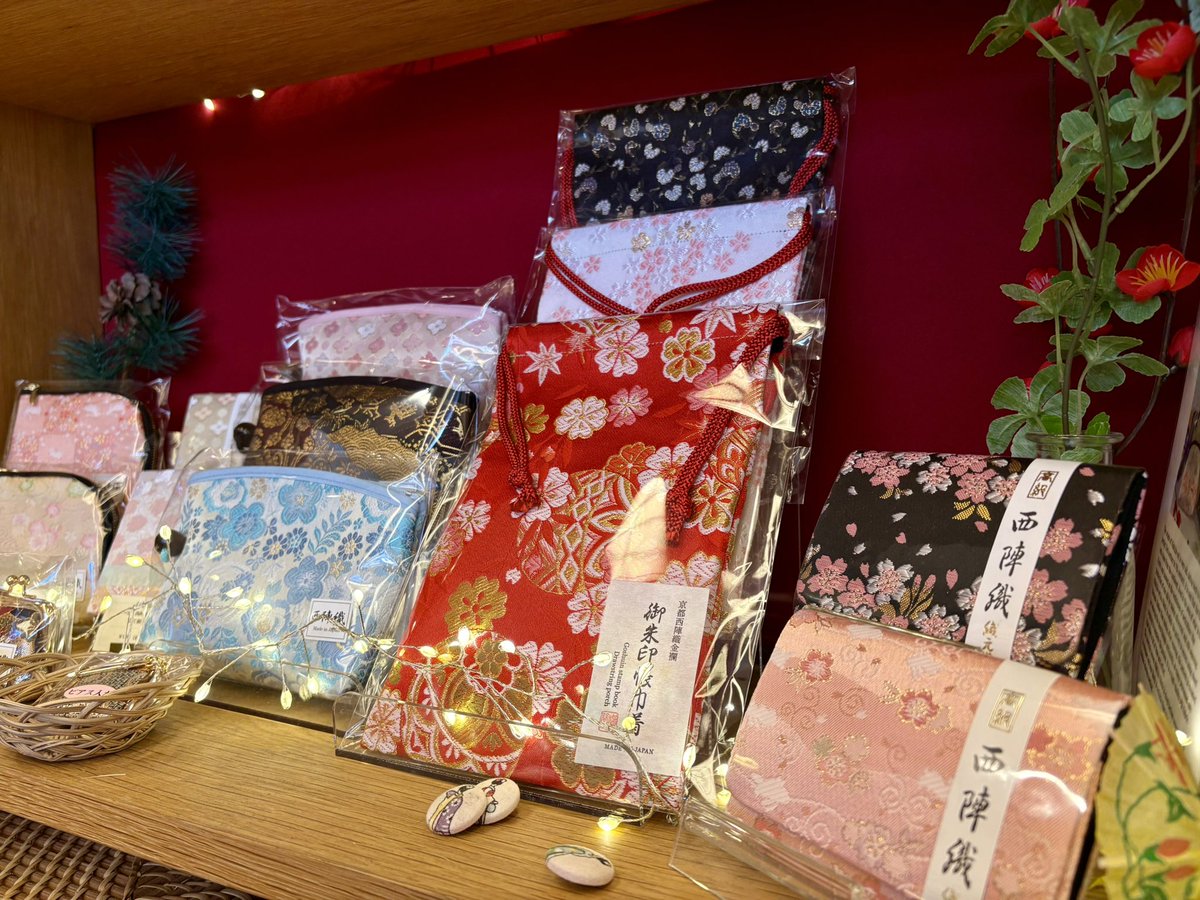 本日、1/4（日）
21:00まで営業予定です。

御来店、お待ちしております✨

waltz-selection.jp

#waltz 
#オーガニック
#セレクトショップ
#新宿 #新大久保
#ギフト