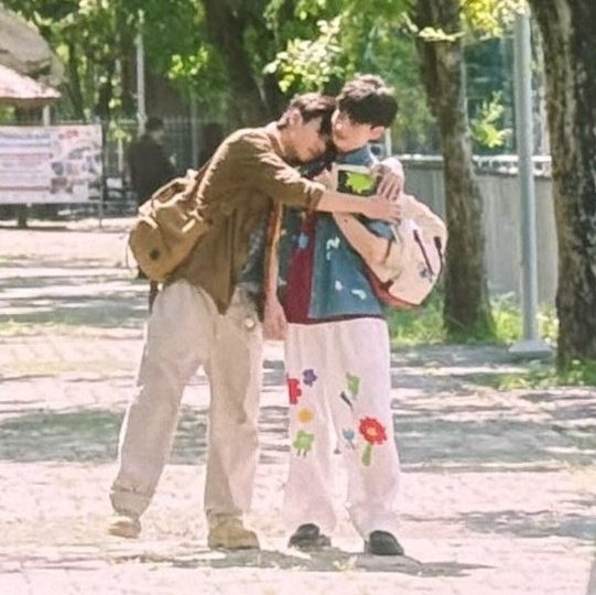 domiiata's tweet image. at this point, tawanaran should just quit the entertainment industry and start a new life as teachers