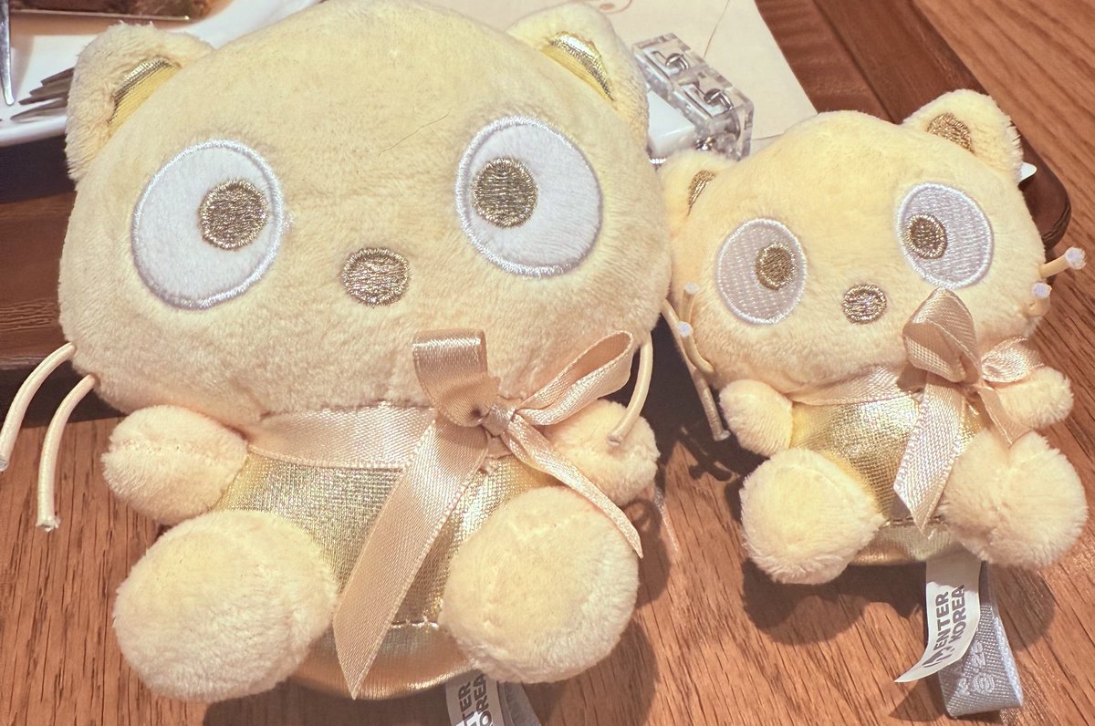 wonbinARI's tweet image. 오타쿠 친구들이 쫌쫌따리 챙겨준 보노보노팝업 키캡이랑 금코캣💛 시부야 팝업 남은 원빈들까지 ㅠ 친구들이 아리를 와이리사랑해  🥹🥹 @퓌온니 @됴링