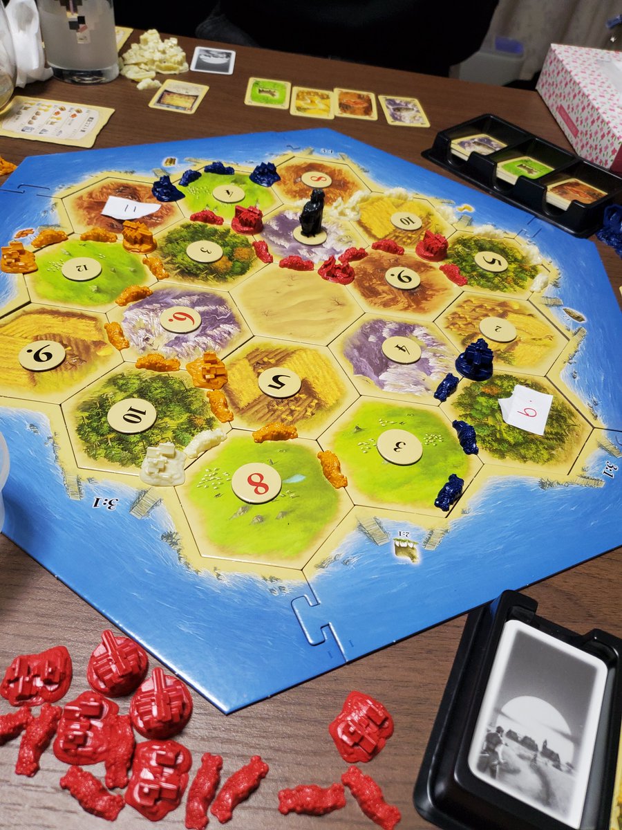 昨日は手作りピザパしました！(といってもほぼ作ってもらった感じです、大感謝🙏)
とっっても美味しかったです😋🍕
久々にボドゲもできて良きお正月でした