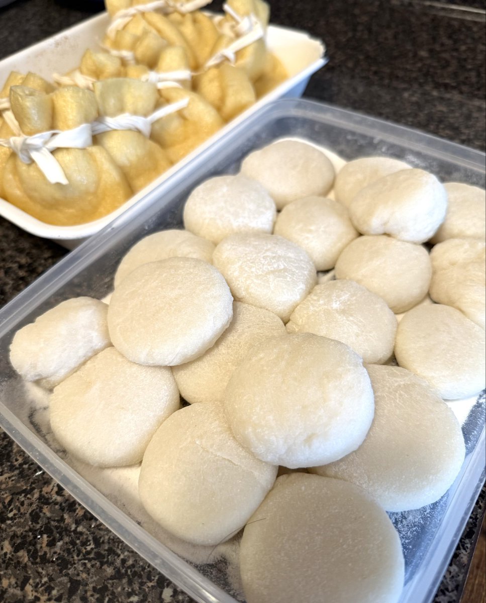 年末、夫に餅米を頼んだら、5lb(2kgちょっと)入りの大きい袋を買って来た😅ので、年が明けて今日もHBで搗いてます。

わが家にいらしたお友達には、お雑煮や焼き餅などお餅料理プラス強制でお持ち帰りいただいてる😁。