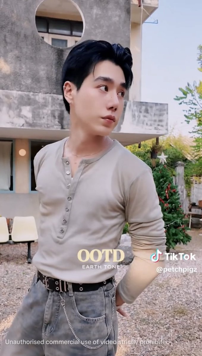 カッコいいootdクリップ😍💚
透けてるシャツは流行りのドウインルックらしい。知らなかったけど(Petchを通じて学ぶことが多い今日この頃😆)カッコよくて少しセクシー😍🤎💚
vm.tiktok.com/ZNRMSccNc/
cr. #Petchpigz TikTok