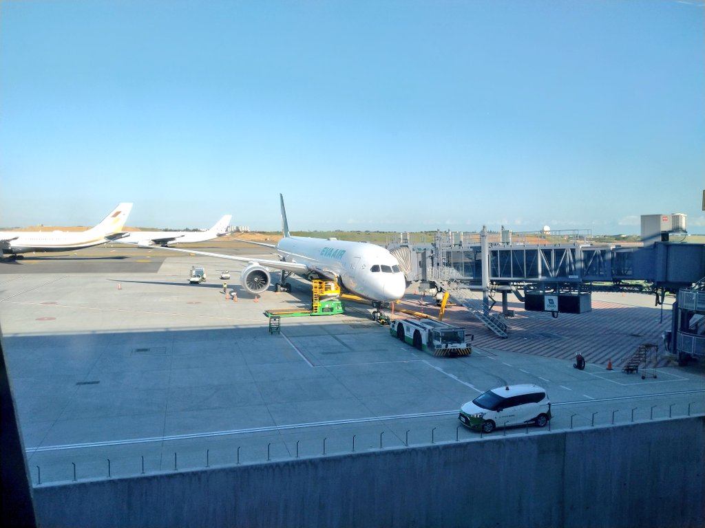 ____takabo's tweet photo. 🇹🇼TPE→🇯🇵CTS #BR116
さて帰ろう…
搭乗口の運用開始したTA3 https://t.co/Va5g9YjGIf
