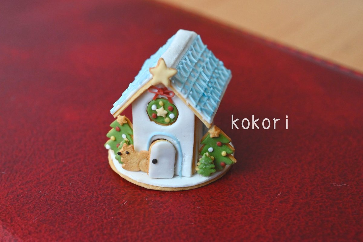 遅ればせながら今年もよろしくお願いします🎍

クリスマスに間に合わなかったので作りたい一心で新年早々に完成させました😮‍💨お正月だけど😅
リスさんがひょこっと顔を出してるのがお気に入り🐿️

今年もこんな感じでミニチュアを作っていきたいと思います😊

#ミニチュア
#ヘクセンハウス