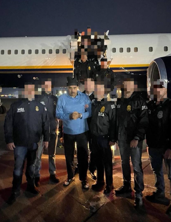 GordoLeyes's tweet photo. Foto oficial de la DEA con Maduro llegando a New York. https://t.co/KqJ4qpNsOi