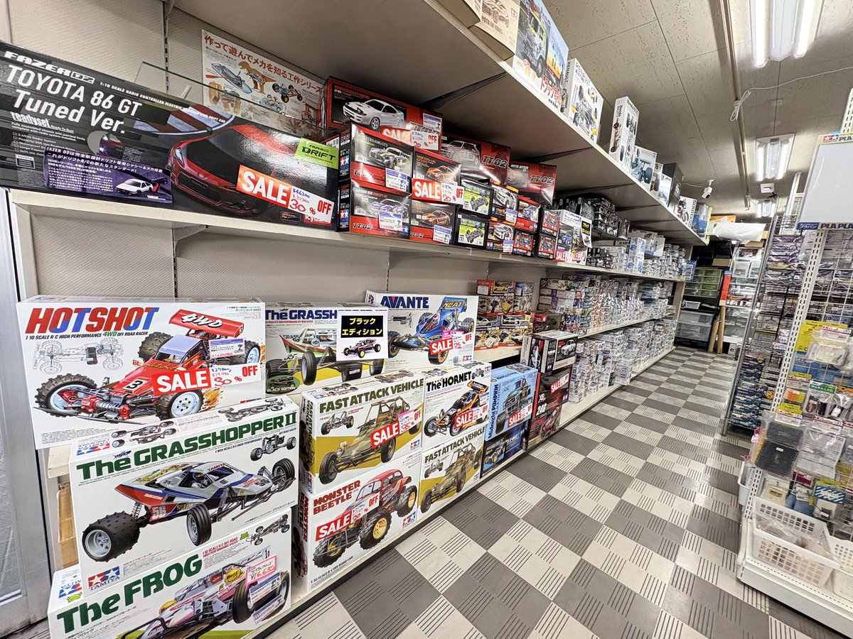 本日も開店しております。 新春セール開催中です、ぜひお立ち寄り