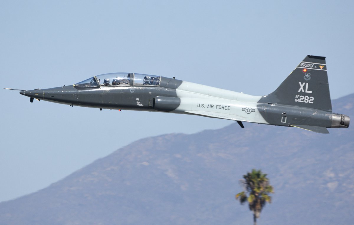 619_Aviation's tweet photo. COOL11 and COOL21 ripping out of Brownfield on their way up to Nellis AFB for some Air-to-Air training. Funny enough this was on my birthday in October, and it made for a pretty good weekend birthday gift.
#t38 #t38talon #brownfeild #usAF https://t.co/nkS5cfmI0v
