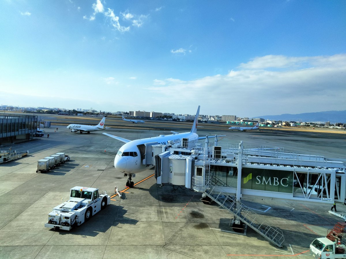 両親の送迎で空港に向かって
JALサクララウンジで一休み✈

昨日の中学校同窓会は
約30年の時を経た人間交差点

当時の良き友でありライバルは
今も各々の道を走り続けてた

年末年始の沢山の気づきと充実の時間
明日からまた頑張ろう

#JAL