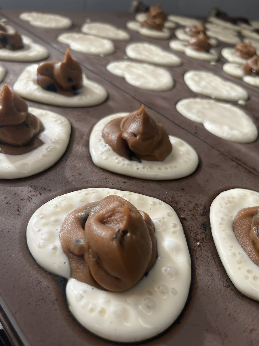 おはようございます。
今日はきなこクリーム！

「ついでにおいで」、「潰れる前に来てね」等は、必死に集客してなくて生意気、偉そうという意見があるそう。

価値観の差って楽しいね。

単なる粉物のもっちり焼、世の中から不必要とされる前に、何かのついでに是非ボナペティ。
では。
#嗜好品