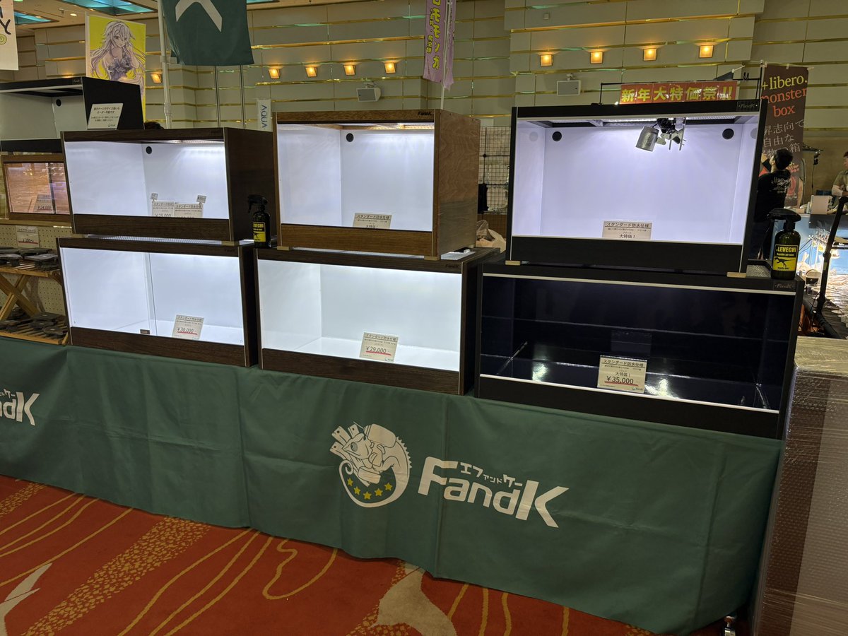 FandK 爬虫類木製ケージ FandK爬虫類木製ケージ おはようございます😃 納品させて頂きました