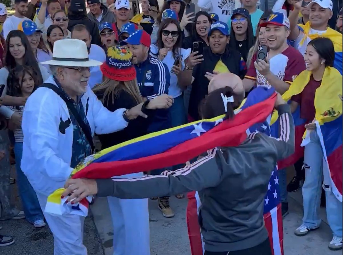 共産主義独裁者で麻薬組織のトップ、マドゥロ大統領の拘束を
　
喜ぶ人😊
ベネズエラ国民
在外ベネズエラ人
　
怒る人😡
マドゥロ派のベネズエラ人と麻薬組織
中国政府
日本共産党議員たち
社民党議員たち
立憲民主党議員たち
…他