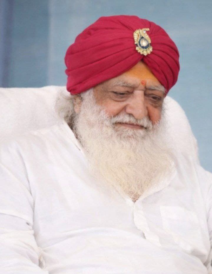 <a href="/Asharamjibapu__/">Sant Shri Asharamji Bapu</a> दुख-सुख तो आते-जाते बादल हैं, पर मुस्कान वह सूर्य है जो हर अंधेरे को चीर देता है। जीवन की दुश्वारियों पर मुस्कुराना ही सच्ची साधना और समझदारी है। 
Sant Shri Asharamji Bapu
#AsharamjiBapuQuotes