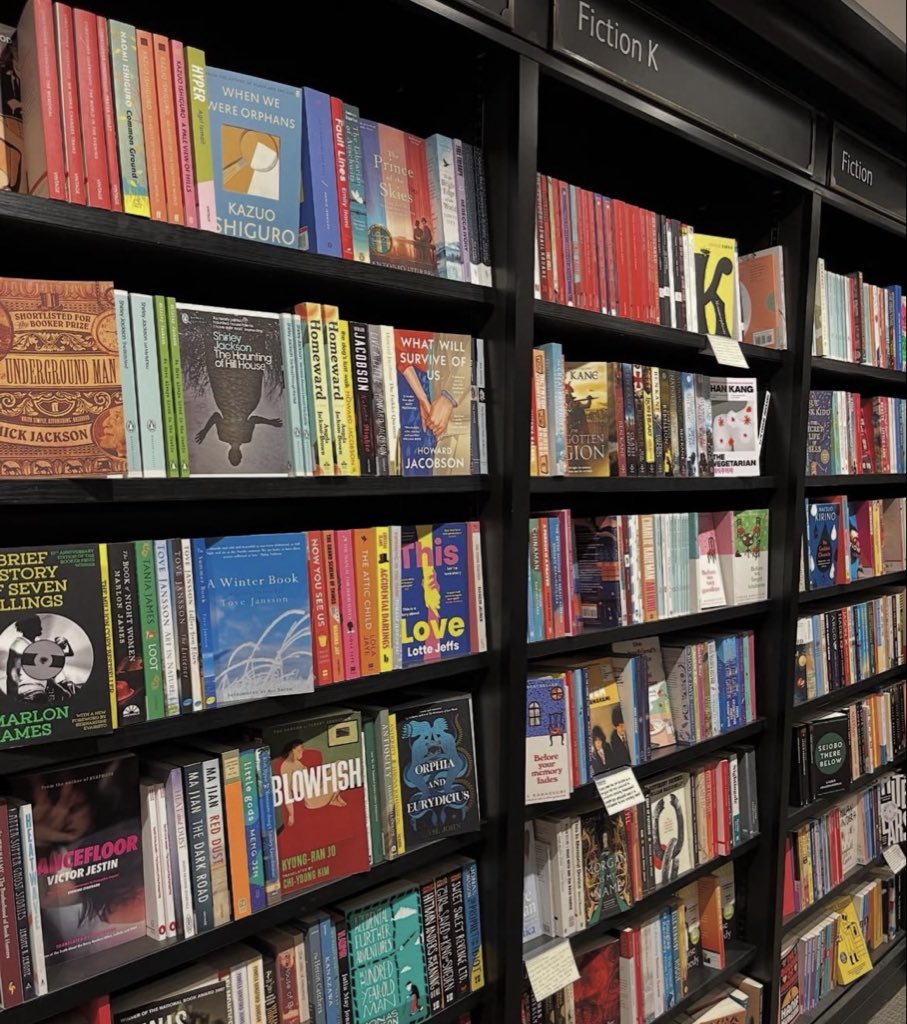 advicesnpieces's tweet image. new to #booktwt and looking for moots we can share good reads and reviews

✩ he/him; 21
✩ psychological fiction, realism &amp;amp; science fiction 
✩ my fav read: Dune, Black House &amp;amp; demons
✩ I love watching anime

↻/♡ to be moots