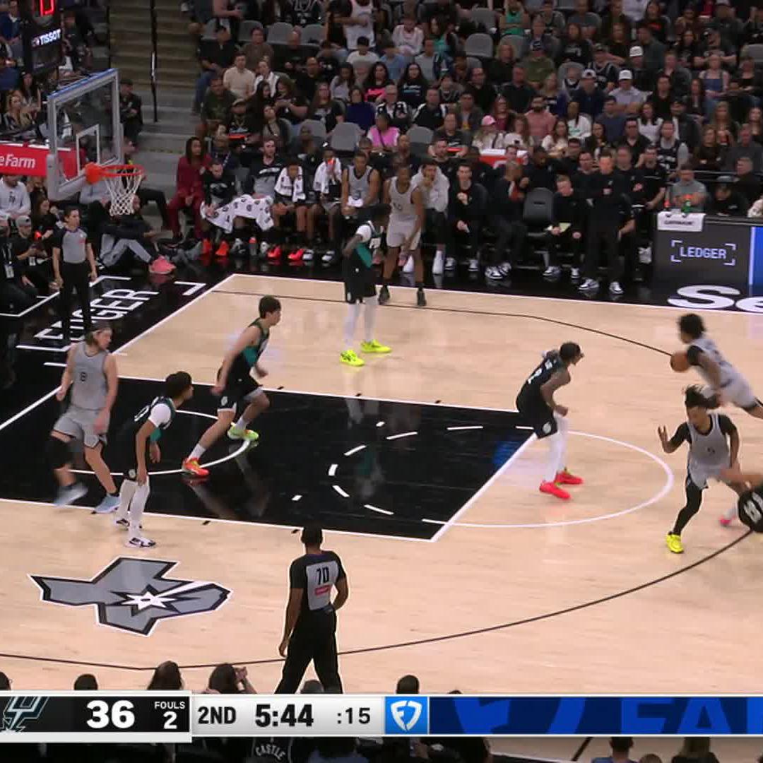 Stepback swish 💦
📺 @FanDuelSN_SW