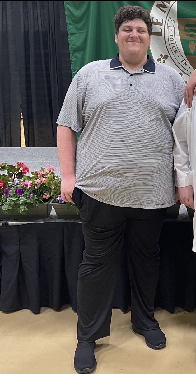razzykcal's tweet image. Thread on my workout plan as somebody who went from this to this and has been working out for 18 months, dieting for longer