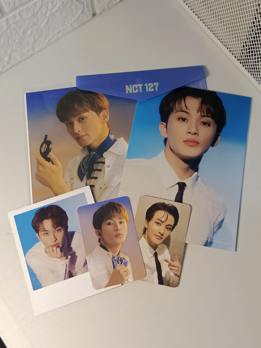 studiyolan's tweet photo. wts season greeting nct 127 2023 mark lee, 150k masih bisa nego yaa

dijual fullset, bisa co di oyen 🍊 

#wtsnct127 https://t.co/DRFjlsPMVc