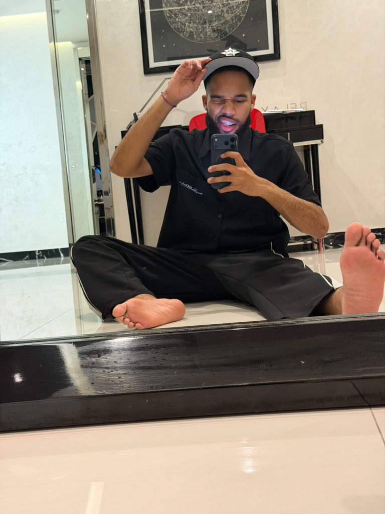 Larry Lee tweet media