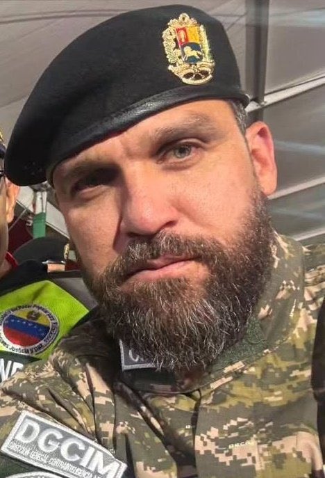 Atentos este es una de las personas más importantes del régimen. Es un asesin0 despiadado, y controla varias plantas de oro en el Estado Bolivar. ALGUNOS LO CATALOGAN YA COMO EL MILITAR MÁS RICO Y PODEROSO DEL REGIMEN.

ALEXANDER GRANKO ARTEAGA