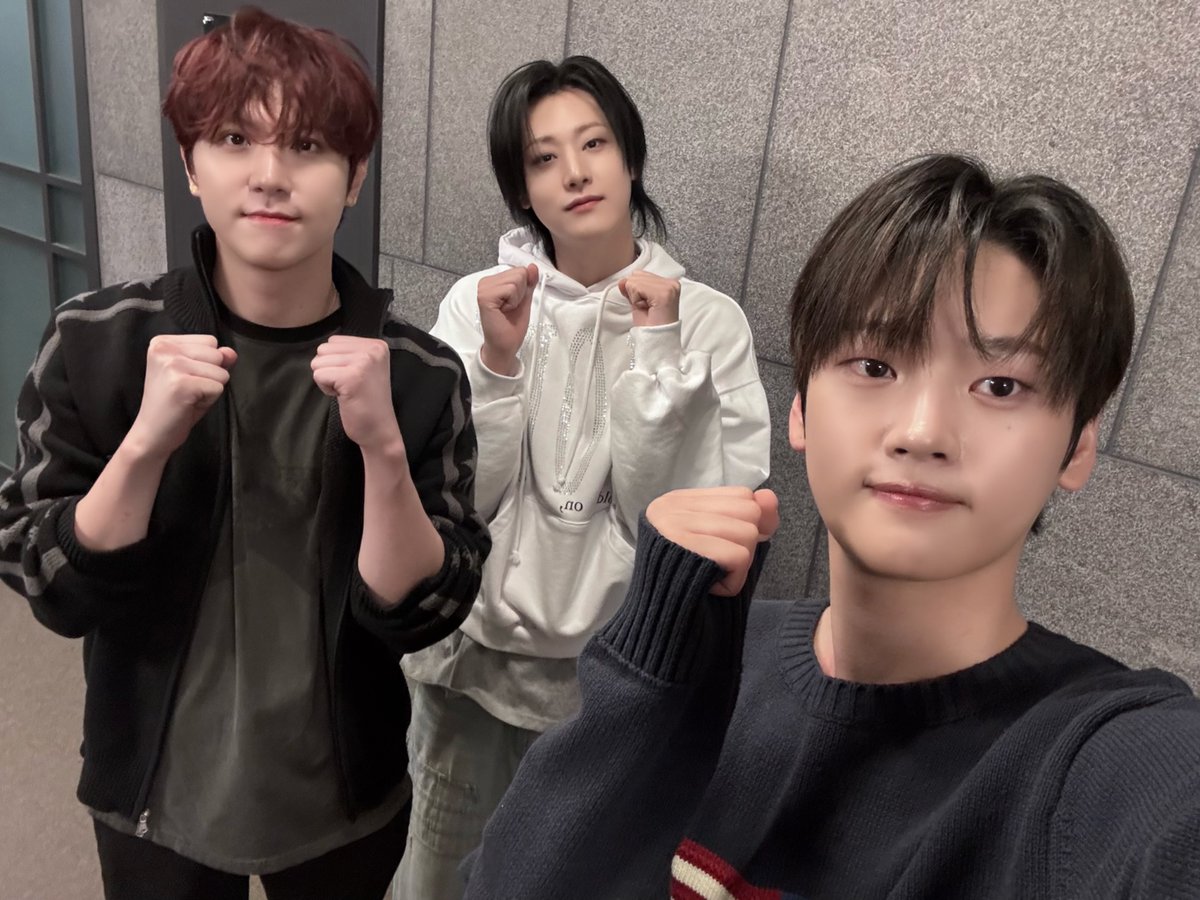 kissent2010's tweet photo. 【#WEi】

𝐖𝐄𝐢 𝟖𝐭𝐡 𝐌𝐢𝐧𝐢 𝐀𝐥𝐛𝐮𝐦 [𝐖𝐨𝐧𝐝𝐞𝐫𝐥𝐚𝐧𝐝] 
プロモーションイベント🕖

 1月5日 〜2部〜
全員セルカ撮影会ポーズ📸

コンセプトは「がんばれポーズ😁」

@WEi_Official_JP
 
#위아이 #WEi #ウィーアイ
#Wonderland #HOME https://t.co/vmXLtAjVso