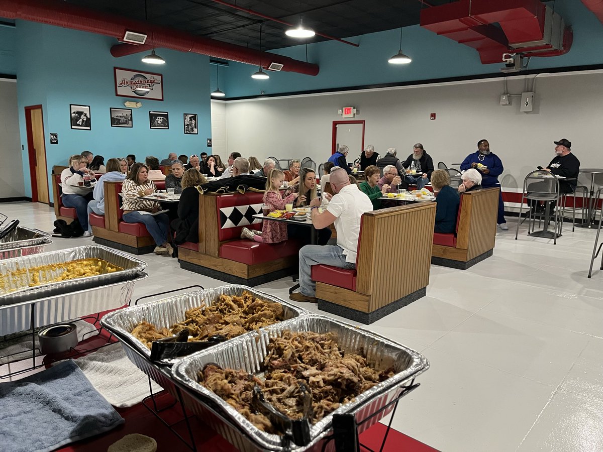 str8st's tweet image. Thankful to start the new year with a dinner this evening with the best ministry leaders. Appreciate their faithfulness, sacrifice and dedication. Please pray as Straight Street starts 2026 and that we faithfully follow as the Lord directs and provides.