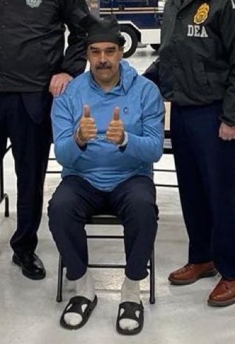 mbaafraude's tweet image. Estoy llorando os lo juro. El tipo se cree que Florentino Pérez acaba de pagar 200 millones por él.