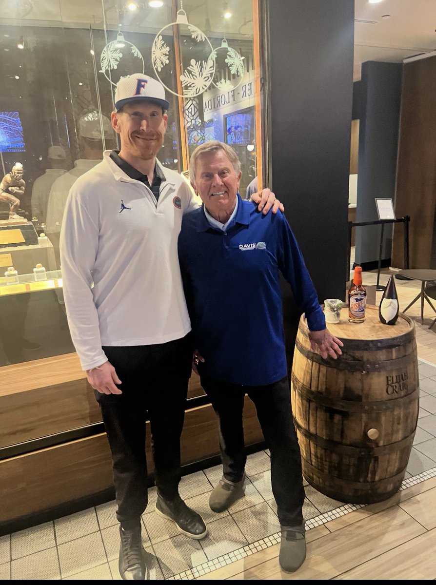 CoachTrautFB's tweet image. Great to spend some time with one of the best to ever do it! 🐊 🐊