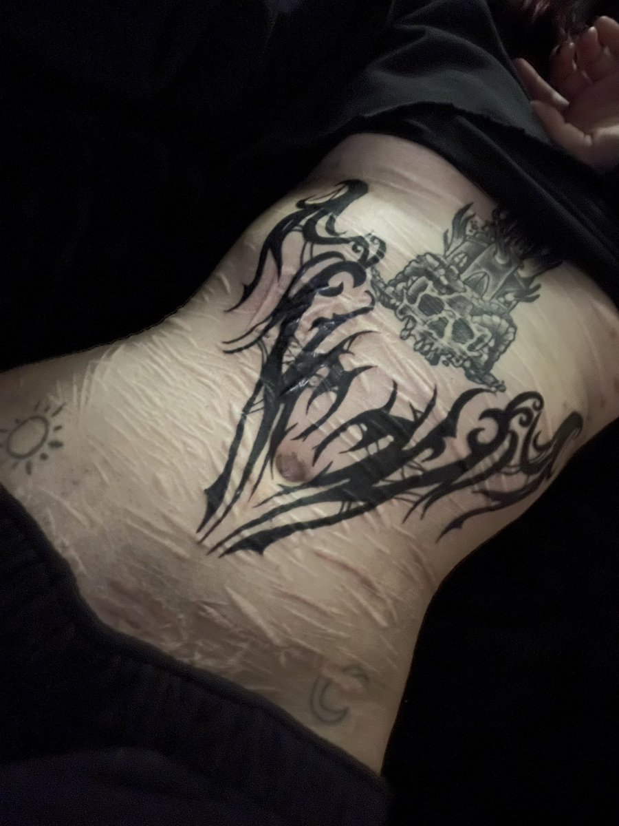 gxthcxlt's tweet image. TATTTOOO REVEAL !