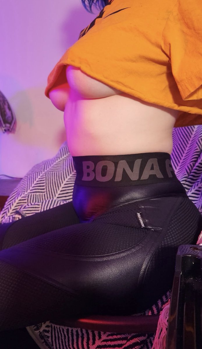 DealingPeaches tweet media