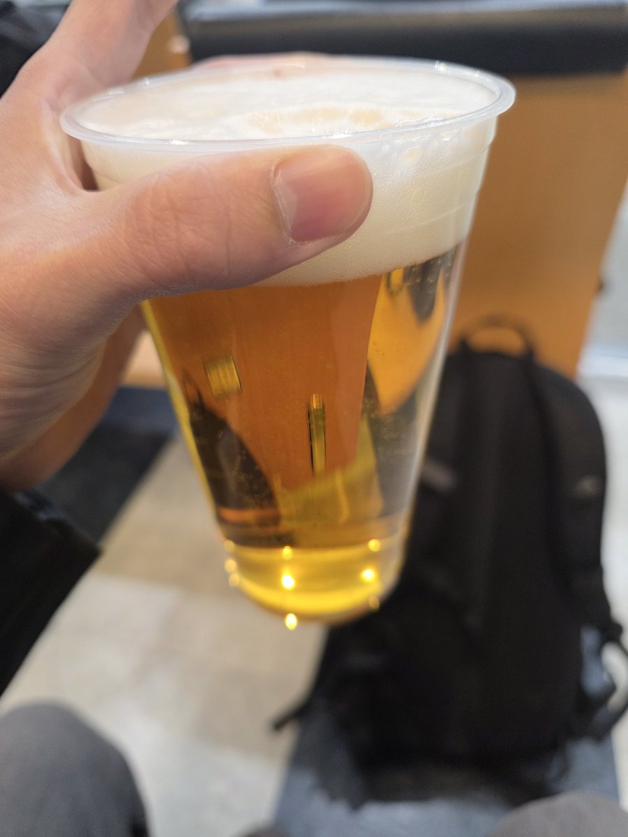 新神戸駅。
これから新幹線に乗って関東に戻ります。乗る前にとりあえず一杯。