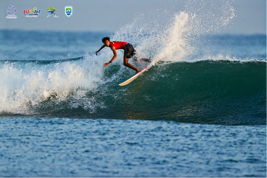 HainanToday's tweet image. The Final Chapter at Riyue Bay: #China's Top #Surfers Clash in #Wanning! 🌊
What a finale! The 2025 National Surfing Championships brought together 36 teams and nearly 300 #athletes to compete on the legendary waves of Wanning's Riyue Bay. Witness the next generation take on